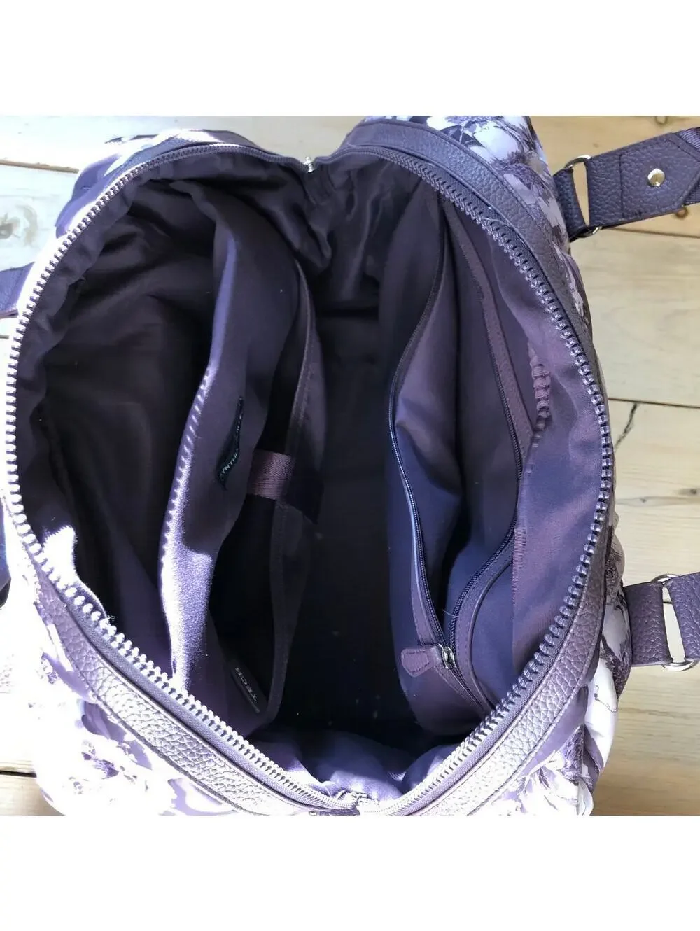 Cynthia Rowley EUC Women's Large Quilted Purple Floral Camo Weekender Bag